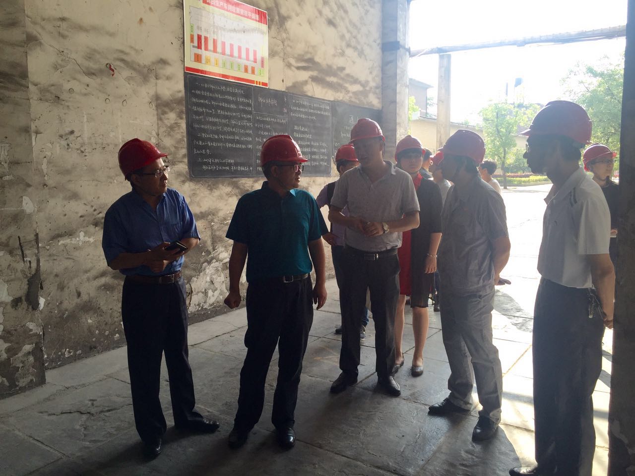 我院課題組赴冷水江市開(kāi)展《婁底資源型城市轉(zhuǎn)型升級(jí)，深化供給側(cè)結(jié)構(gòu)性改革》課題調(diào)研