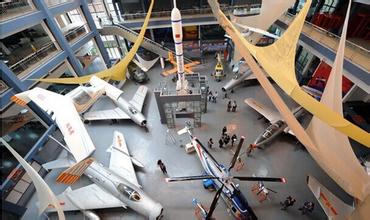 鼓勵(lì)引導(dǎo)社會(huì)、金融資本投入航空產(chǎn)業(yè)