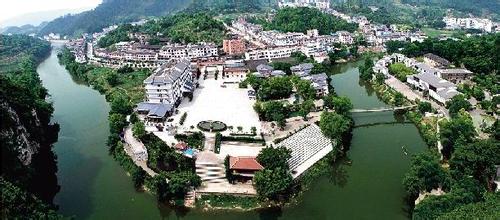 加快培育特色小鎮(zhèn)，著力搭建發(fā)展平臺